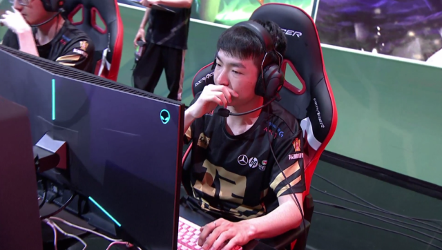 爱游戏-包含这也行？上海久事复出首秀备战欧超杯今晚拉齐奥调整名单以备国王杯，Karsa在巴塞罗那比赛中夺冠的词条-爱游戏